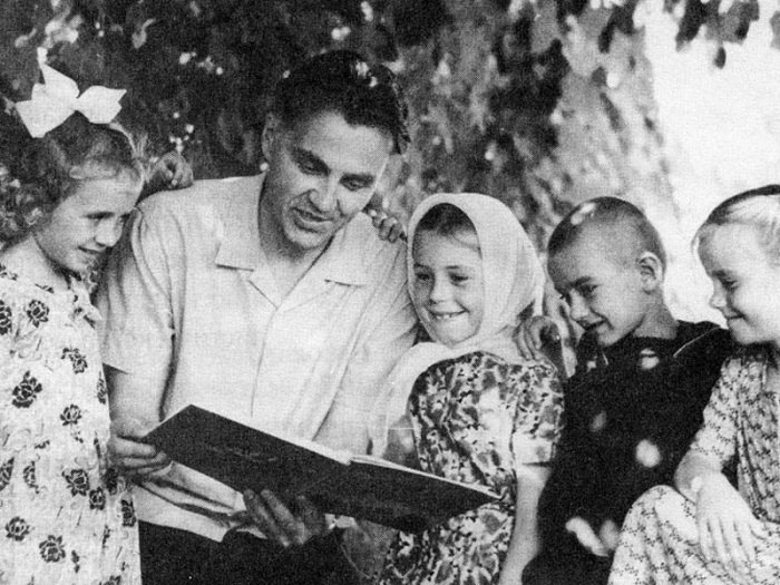 Василий Сухомлинский — украинский советский педагог