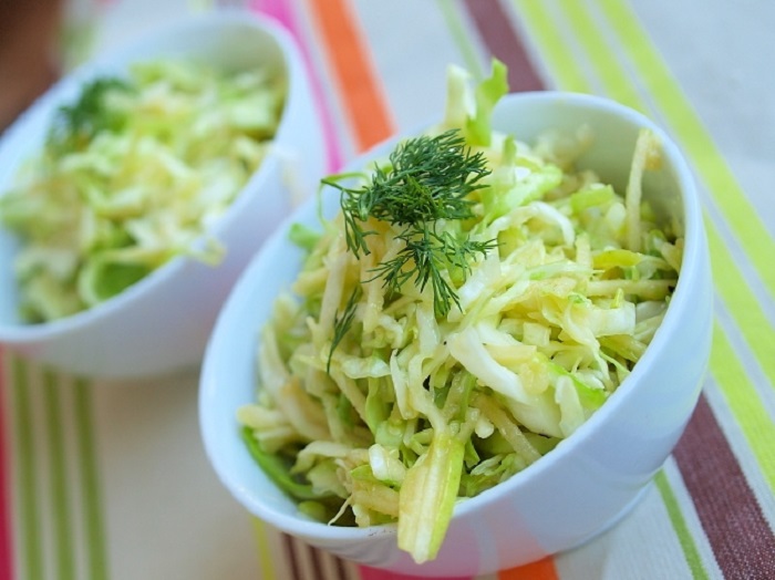 Полезный салат из капусты «Витаминка»