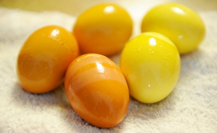 Желтый цвет для пасхальных яиц