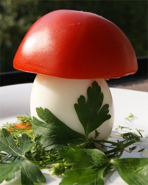 Дитяча закуска грибочки з яєць і помідорів - рецепт, фото 4