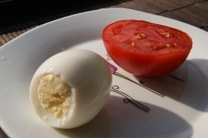 Детская закуска грибочки из яиц и помидор - рецепт, фото 1