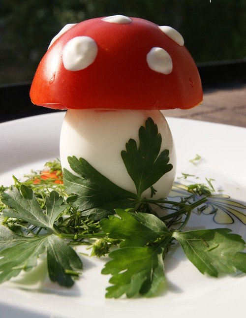 Дитяча закуска грибочки з яєць і помідорів - рецепт, фото 5