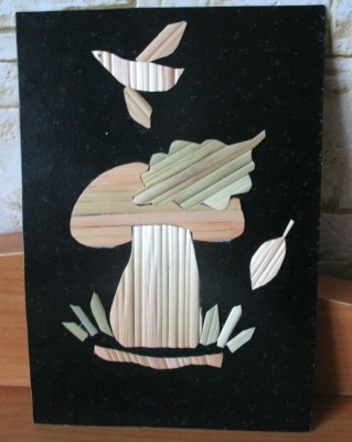Июльский гриб. Картина из соломки