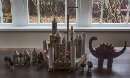 Сказочный замок — конструктор из картонных рулонов