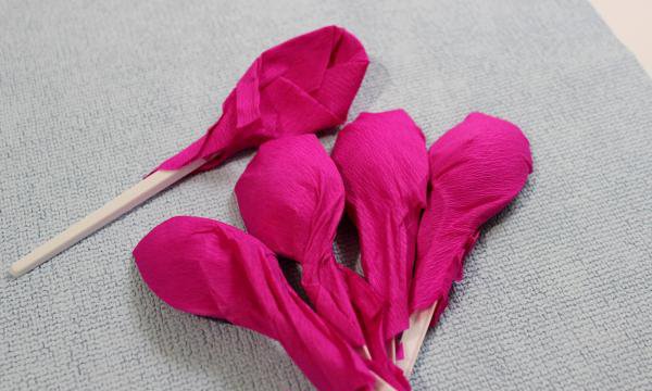 Как сделать тюльпаны из гофрированной бумаги – схема, фото 16