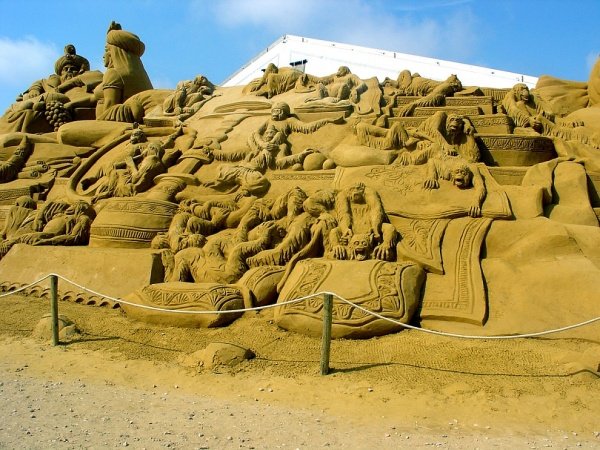 Фестиваль песчаных фигур в Бельгии.